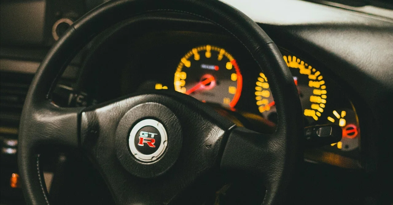 なぜR34 GT-Rのメーターは“橙色”であるべき？ メーター照明が生む「独特の色気」｜R34 Heritage Lab｜R34ヘリテージ研究所