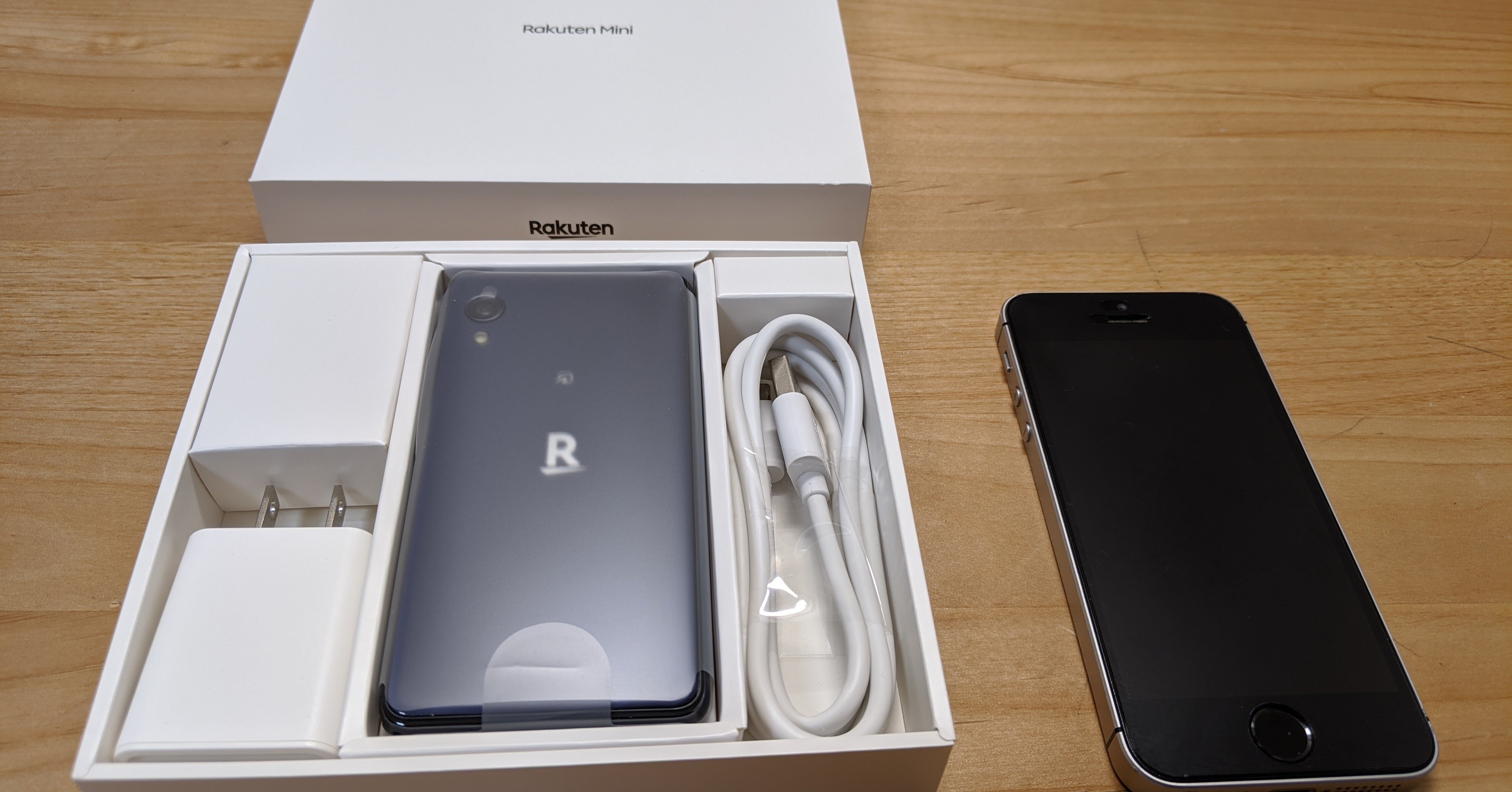 iPhoneSE(第2世代)がデカすぎるのでRakuten Miniを買った｜篠キチ