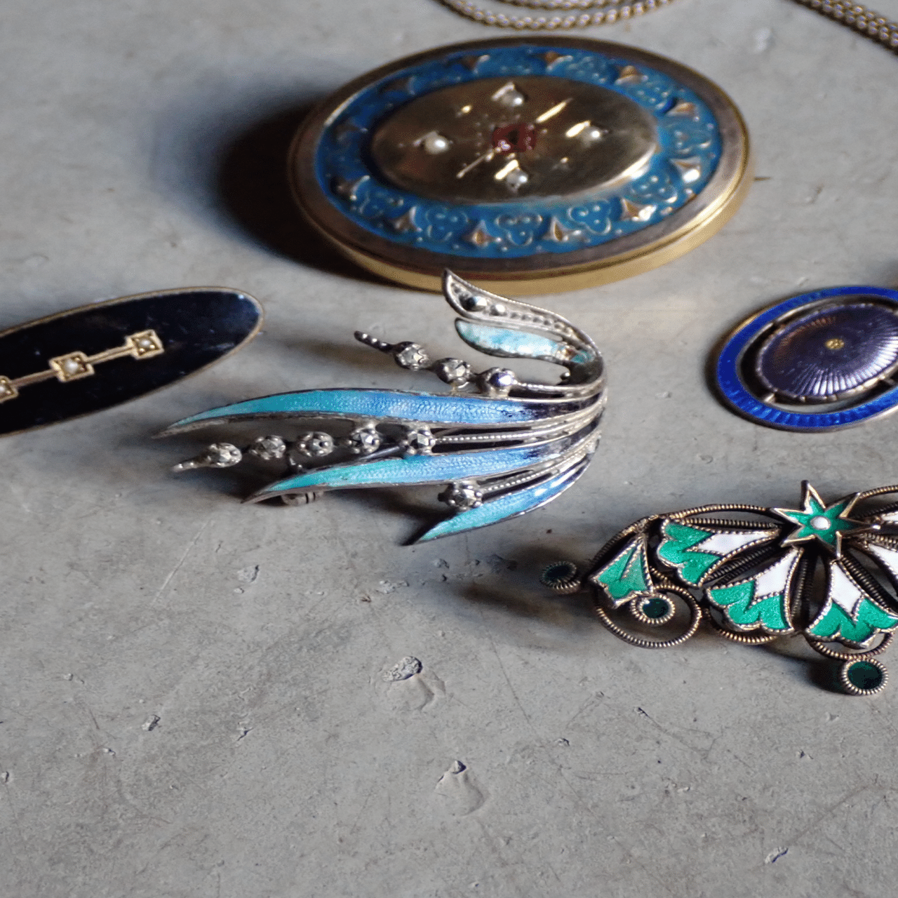 黒のジュエリー③ Enamel エナメル｜JeJe