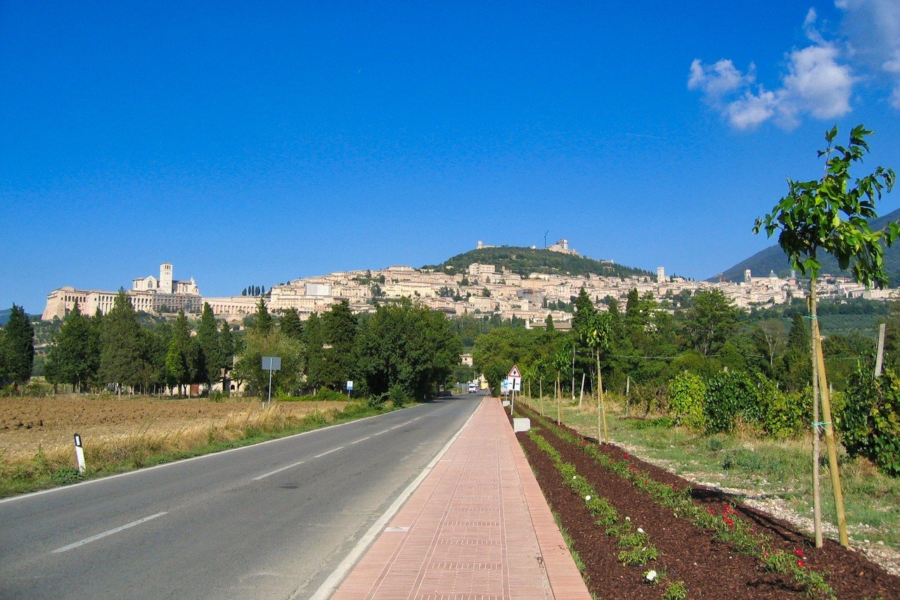 世界遺産 坂の町アッシジ｜inumos