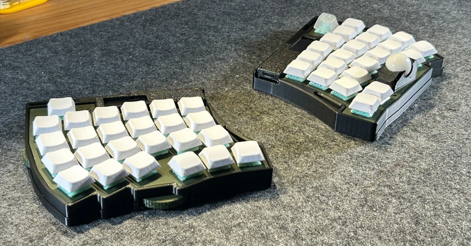 LoTom 分割キーボード ブラック LoTom：異彩を放つ無線分割キーボードの魅力｜zarusaru