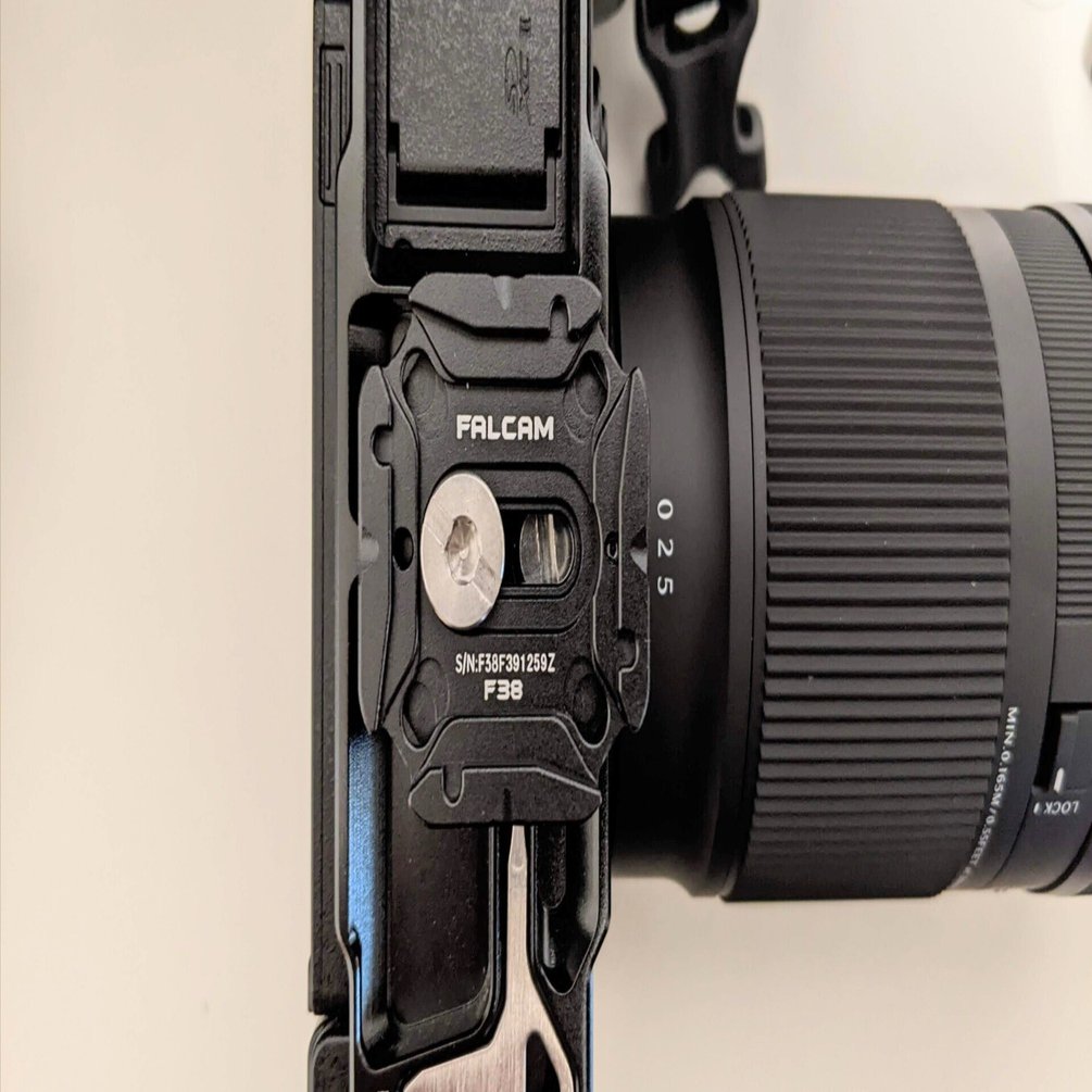 カメラのクイックリリースプレートはFALCAM F38を買っておけば一番互換