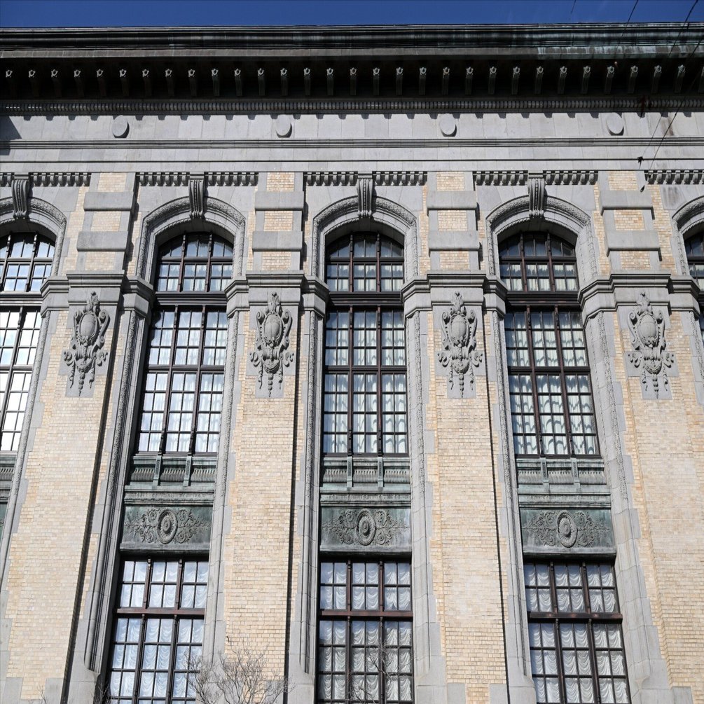 こども図書館リベンジ （Z9 : NIKKOR Z 24-70mm f/2.8 S II） ｜シェル