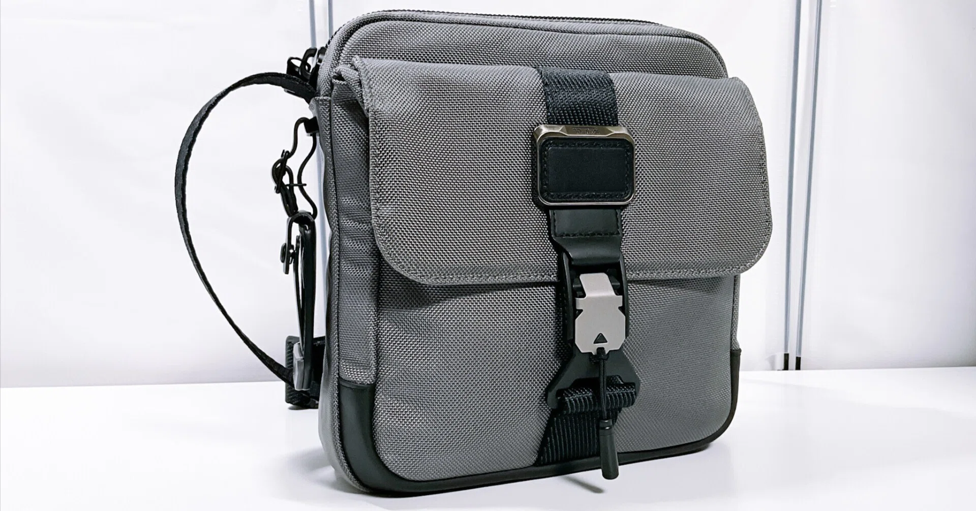 TUMI ボディバッグ グレー TUMI】「ジュニア」クロスボディ【レビュー】｜MtOjiisan