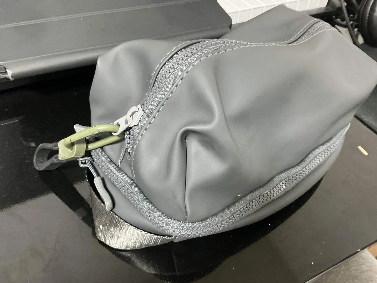 ついにコスパの良い素晴らしいガジェットポーチを見つけた！｜りょーた
