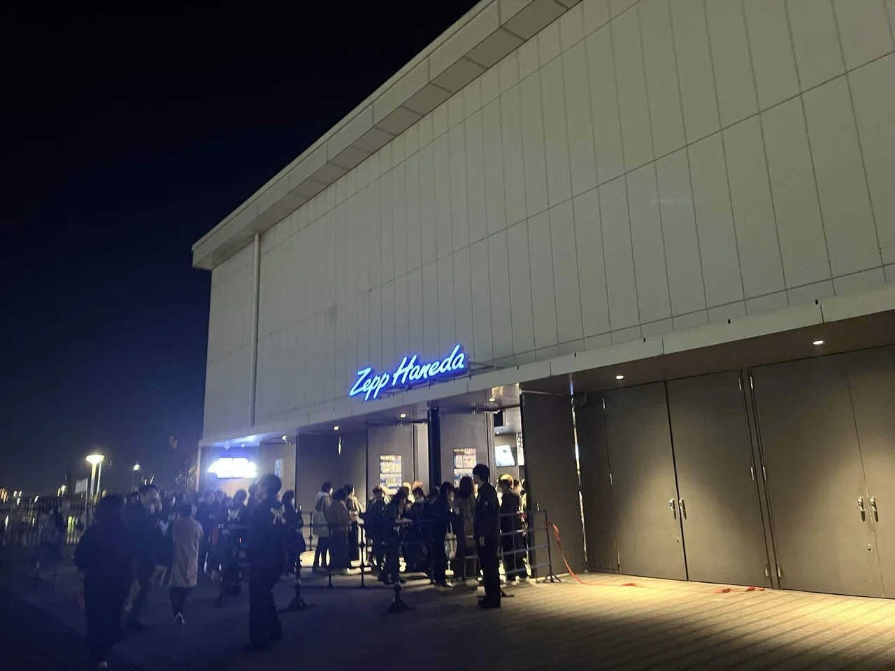 男闘呼組が好きすぎてデビュー20周年記念日に自分のCDを発売した社会