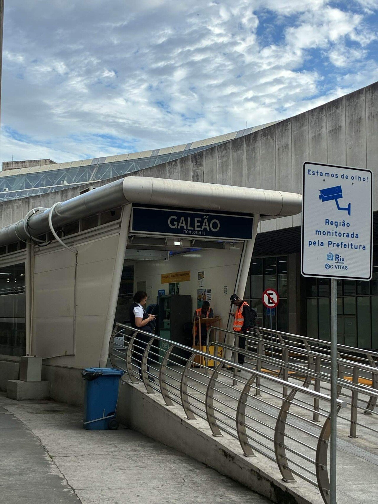 雨のリオデジャネイロ ブラジル豪雨で100人超死亡 「6時間で1カ月分の雨」 - 産経ニュース
