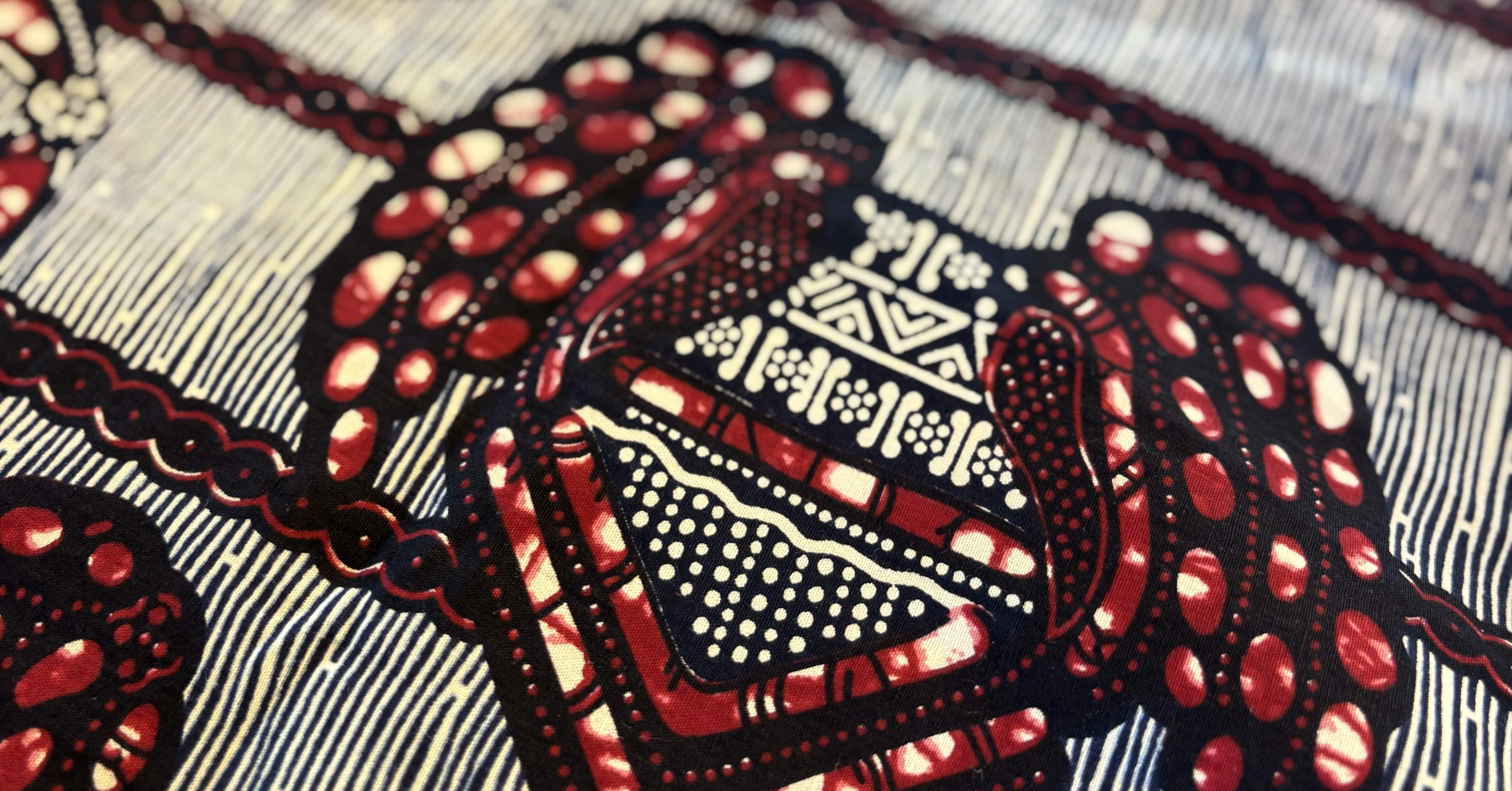 実はアフリカ大陸で生まれたものではない？｜HJS African Fabric