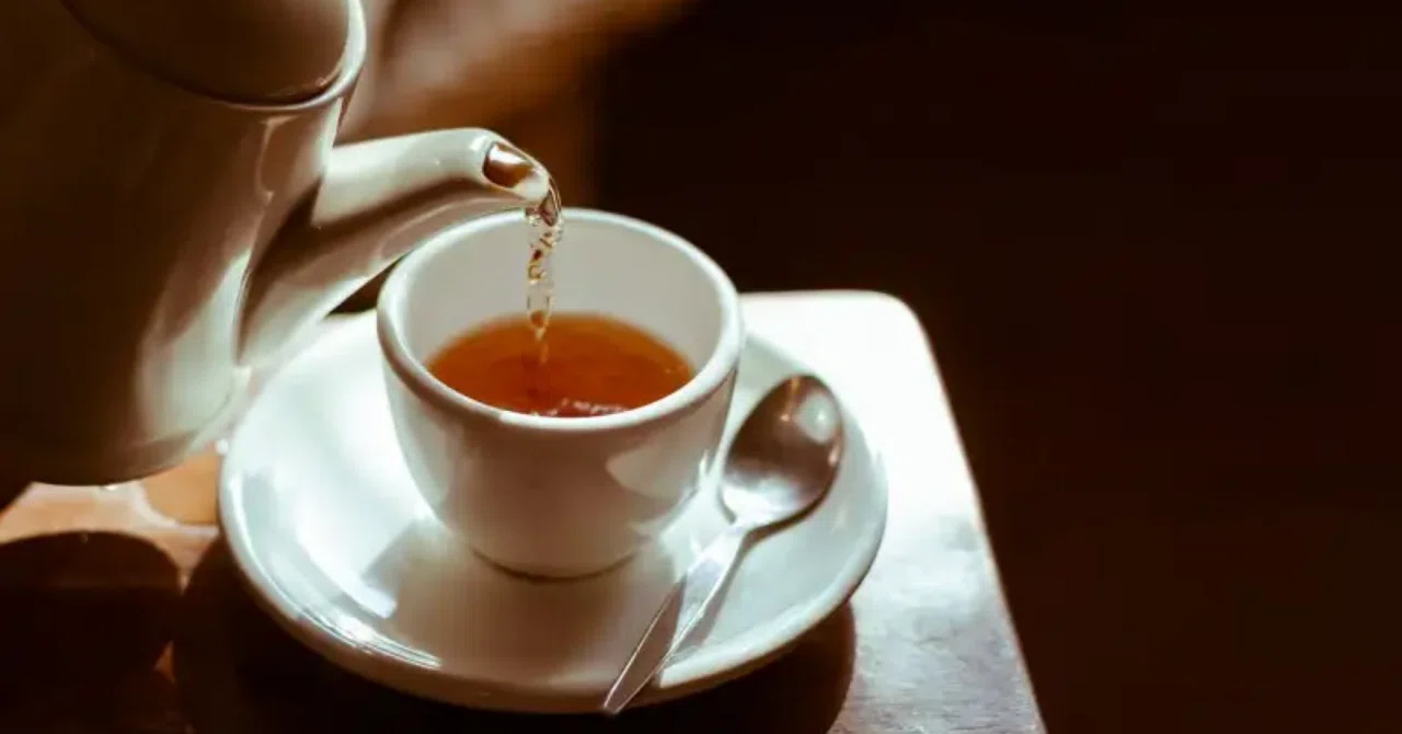 最新｜紅茶は高齢女性の骨を強くするが、コーヒーはリスクをもたらす可能性がある