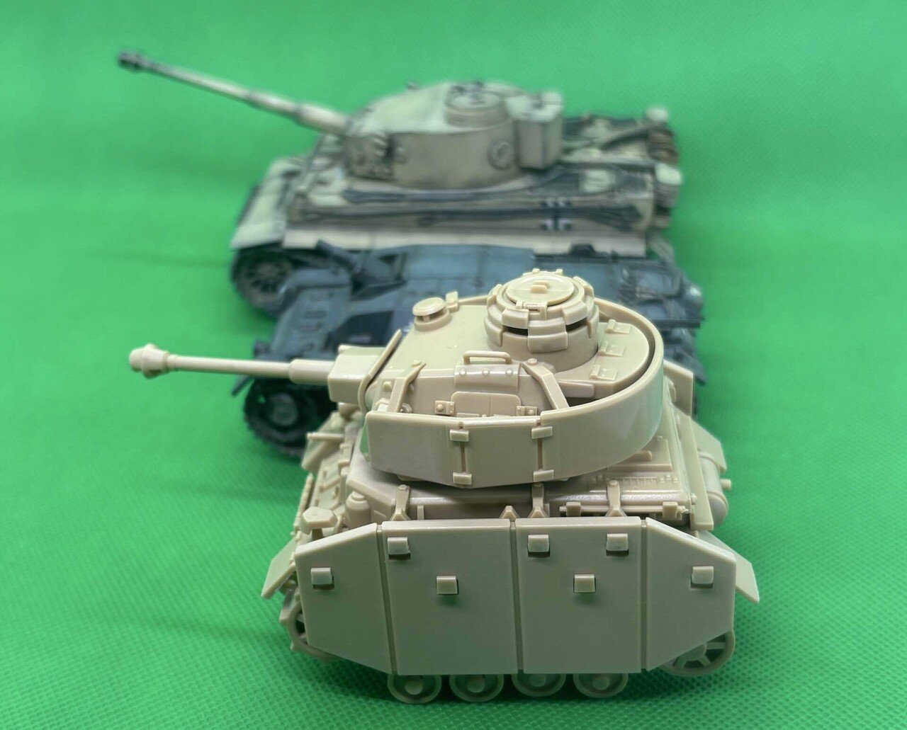 迷彩塗り分け塗装】1/35？1/48？デフォルメでカックイイ〜ドイツⅣ号