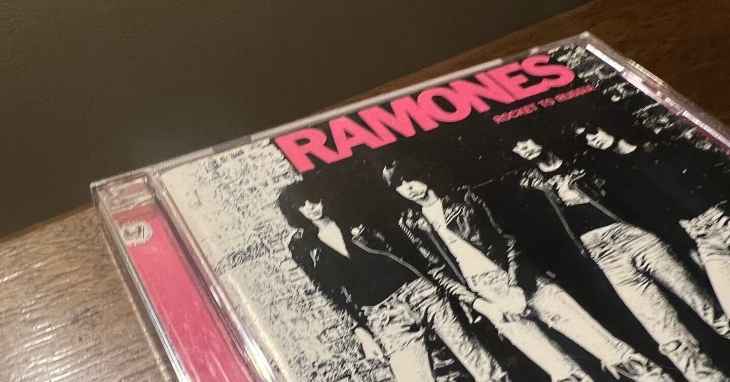 ラモーンズ『Rocket to Russia』— パンクロックの完成形｜KAGOYA COFFEE