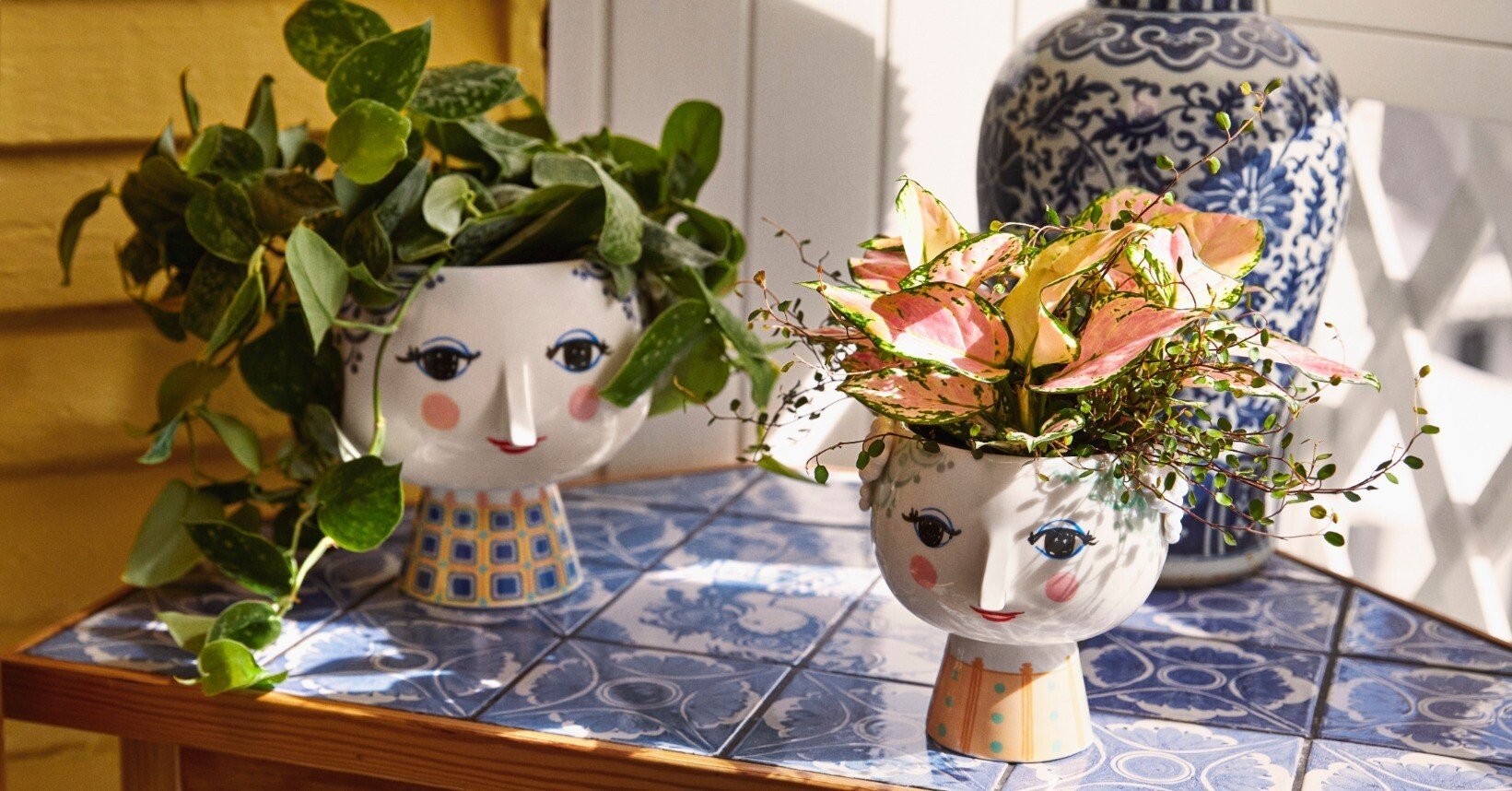 デンマーク発、日常に物語を添える〈Bjørn Wiinblad〉のフラワーベース