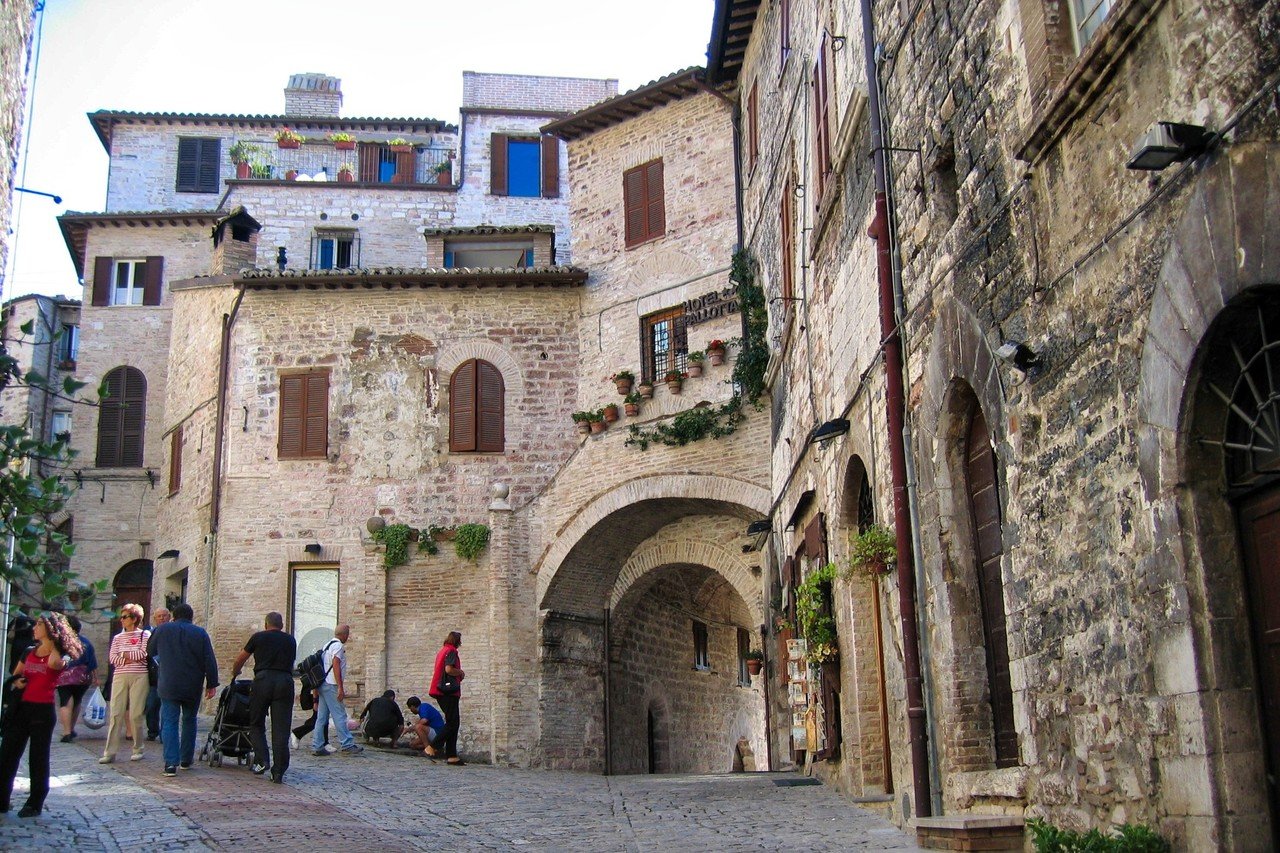 世界遺産 坂の町アッシジ｜inumos