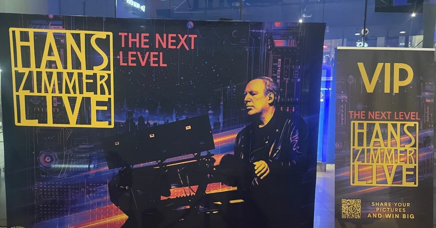 Hans zimmer live ハンスジマーライブ パーカー　S 映画音楽界の巨匠ハンス・ジマー初来日公演「Hans Zimmer Live in