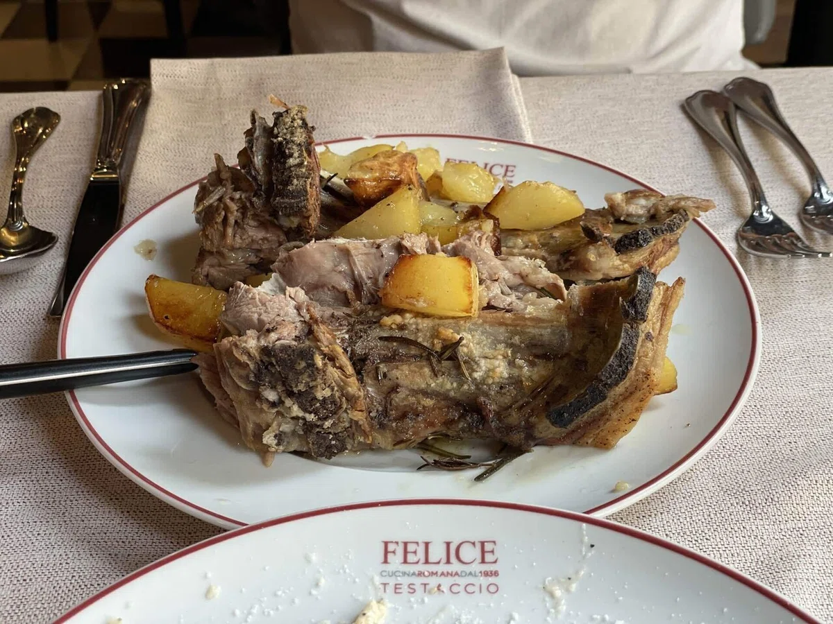 Famous Roman Sightseeing 🇮🇹 Three Great Pastas, Colosseum, Mouth of ...