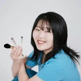 SHIORI｜一重メイクと等身大ビューティー