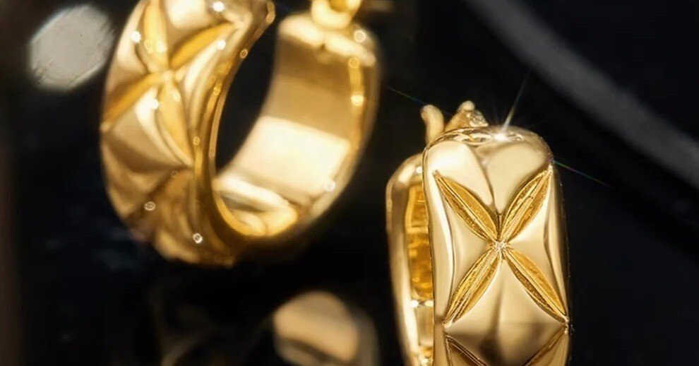 K18 洗練リングピアス 耳たぶに優しい中空イタリアンジュエリー