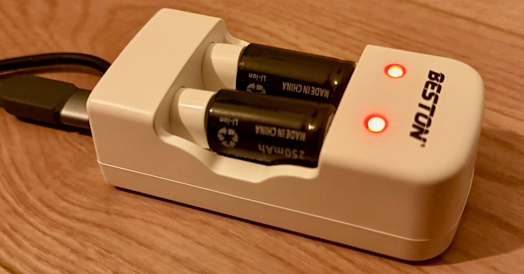 SwitchBot ボットx3個、CR2 USB充電器、 CR2充電池x2個 SwitchBotボットのCR2電池を充電式にする！｜NEO TOKYO TV