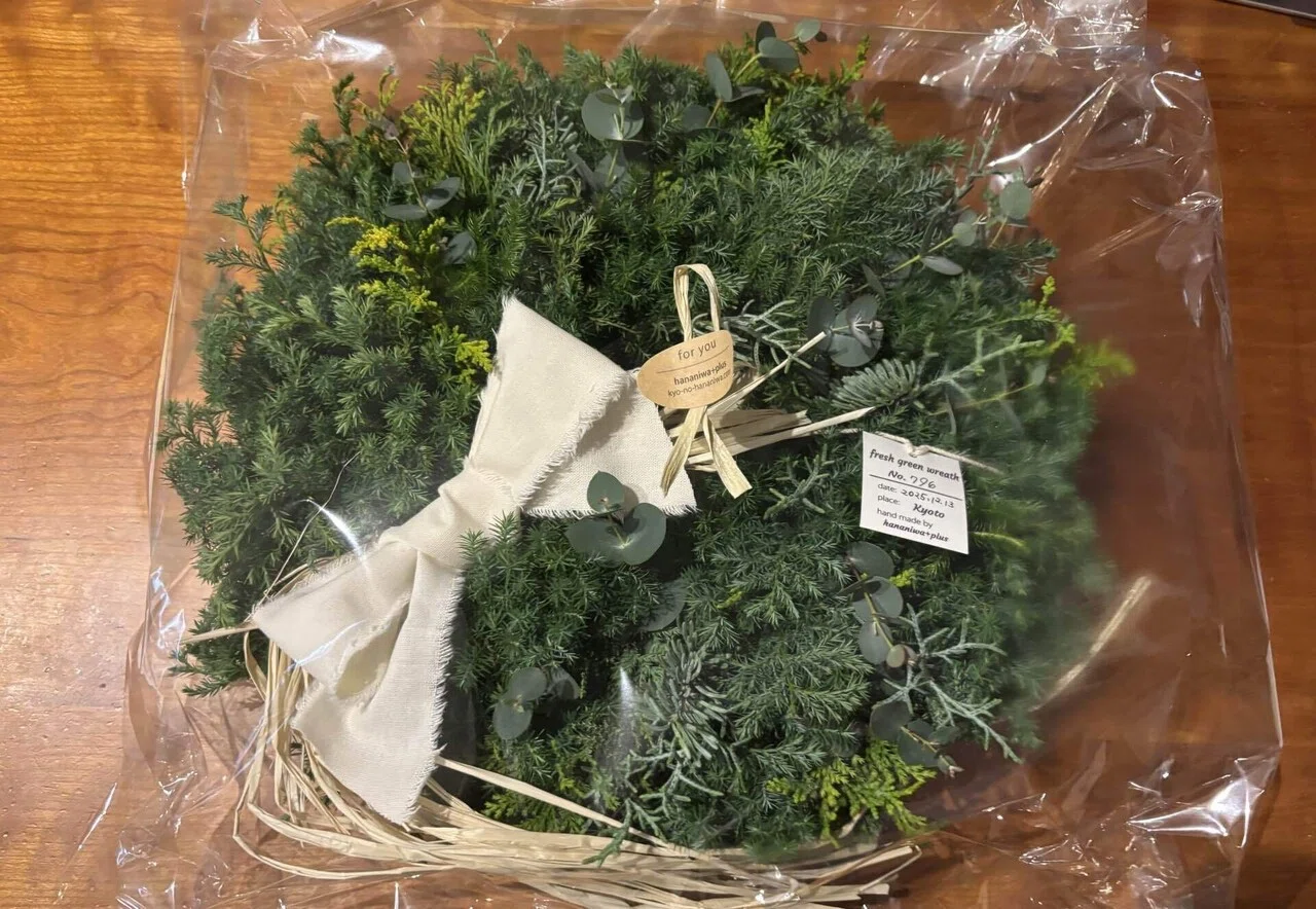 クリスマスリースが届いた | 森の香りを胸いっぱい吸い込む🌿🌟｜Noco