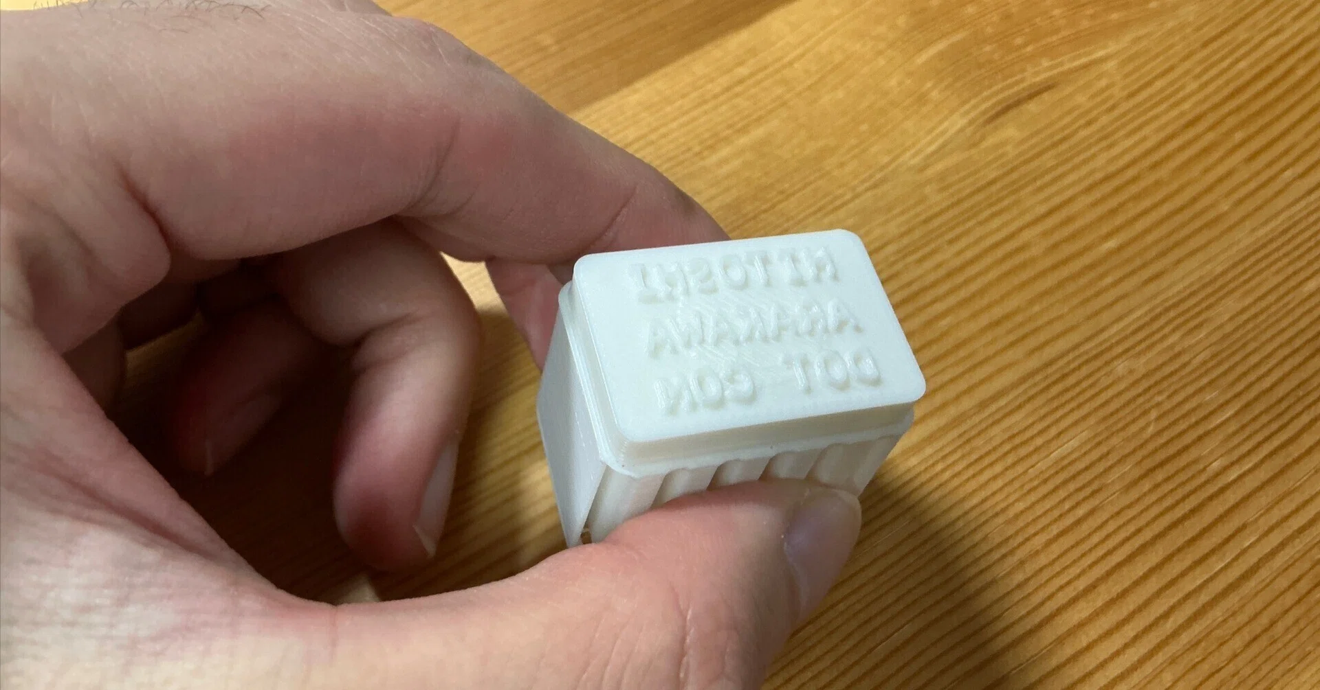 高精度3Dプリント　スプレー型スタッシュケース　誤開封防止　リピーター多数 3D プリンターを使ってシンプルな名刺を作った｜荒川仁志
