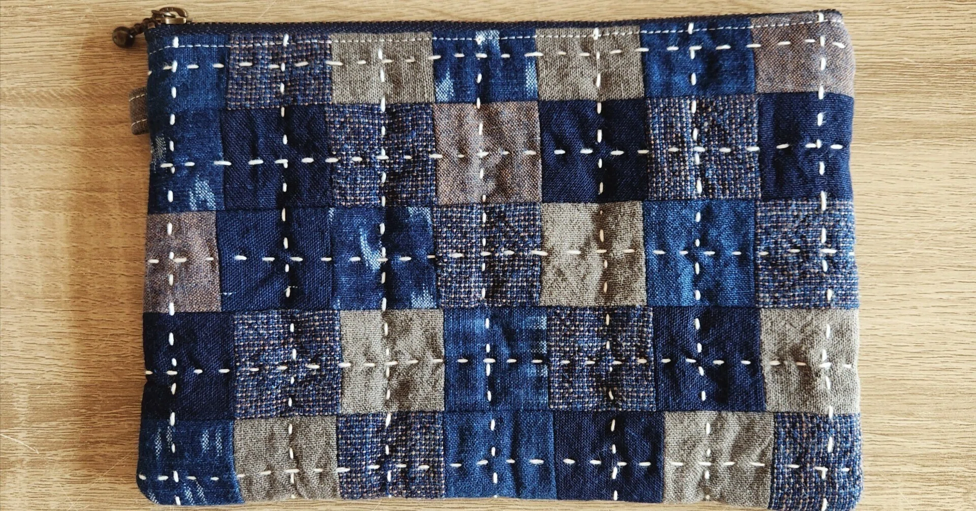 絣に刺し子のパッチワークバッグ　ハンドメイド 備後絣 刺し子のパッチワークポーチ出品しました。｜ピストル