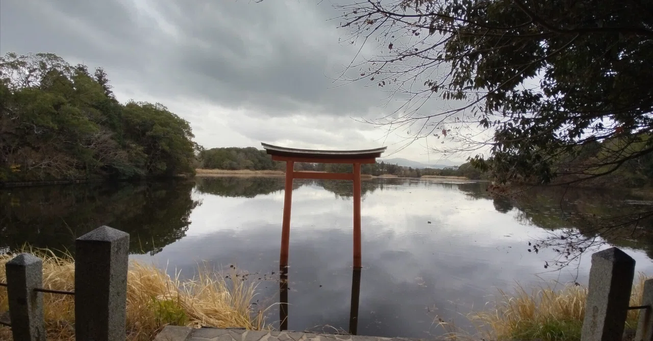 薦神社と三角池の神さまのこと｜きく