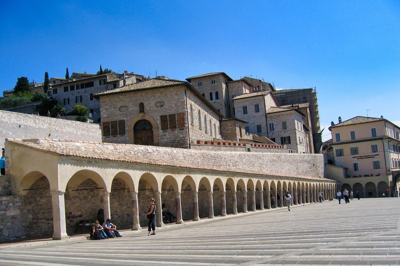 世界遺産 坂の町アッシジ｜inumos