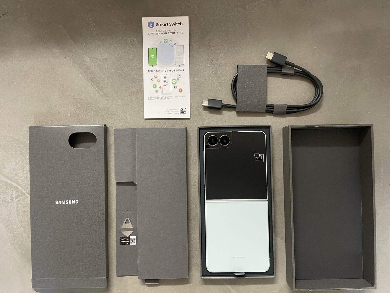 Galaxy開封していく！iphone12miniとのサイズ比較など | Galaxy Z