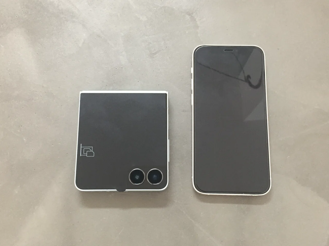 Galaxy開封していく！iphone12miniとのサイズ比較など | Galaxy Z