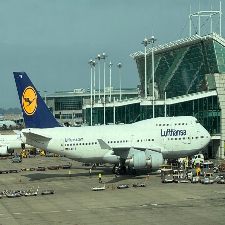 ルフトハンザB747搭乗記｜エコノミー長距離移動を少しでも快適にする