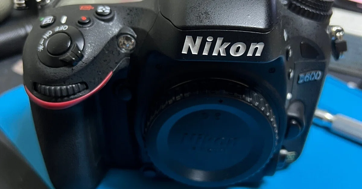 ジャンク Nikon D600ボディ 元箱、ストラップ付き エラー表示あり ジャンクD600頼まれ修理｜bits and bobs my hobby