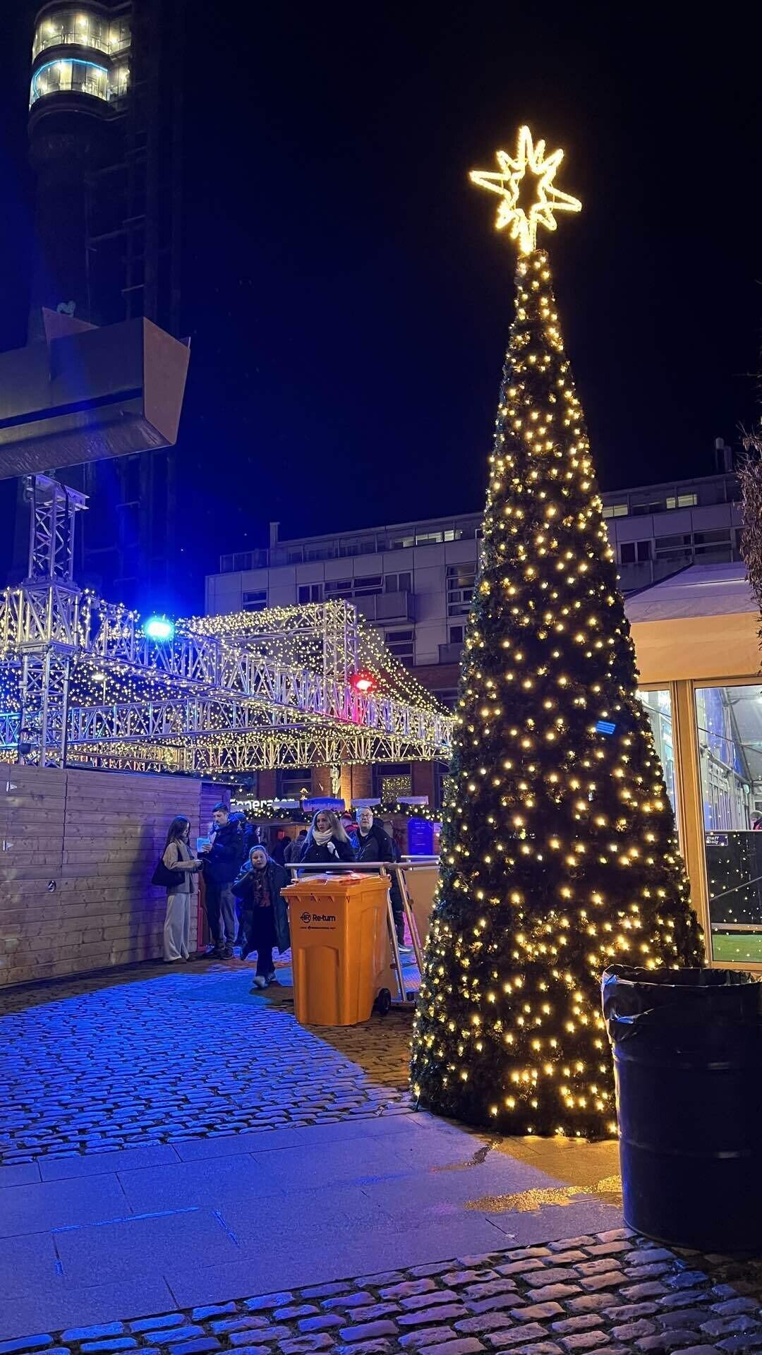 クリスマスドイリー2点 ダブリンのクリスマスマーケット、城ではやってなかった｜JasCo