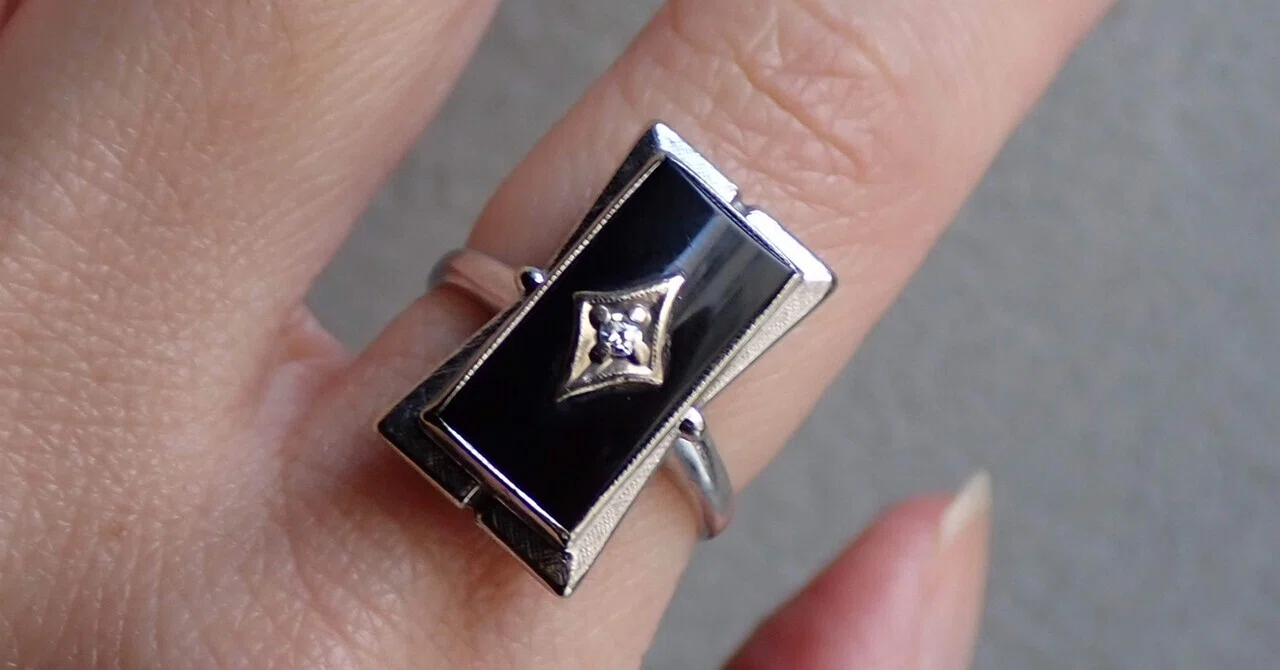 黒のジュエリー④ OnyxとBlack Chalcedony｜JeJe