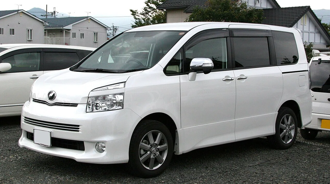 試乗レビュー238、239台目 トヨタ ヴォクシー(2代目 70系)｜ビタミン