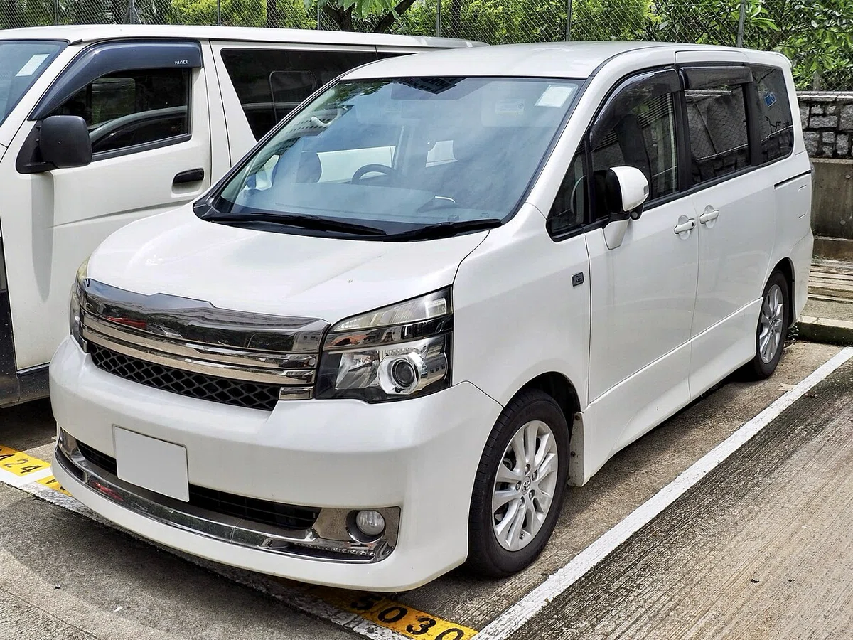 試乗レビュー238、239台目 トヨタ ヴォクシー(2代目 70系)｜ビタミン