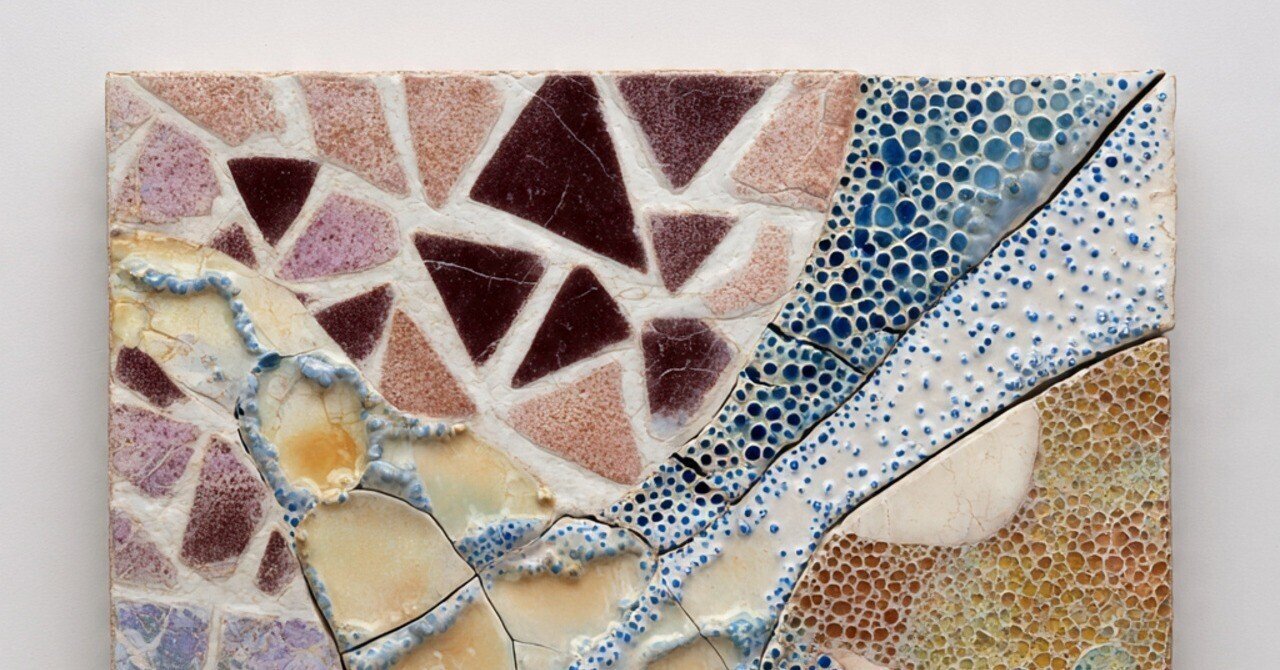 AI画像 de 平面的な陶芸作品（抽象、三角不定形点モザイク）｜茜町春彦