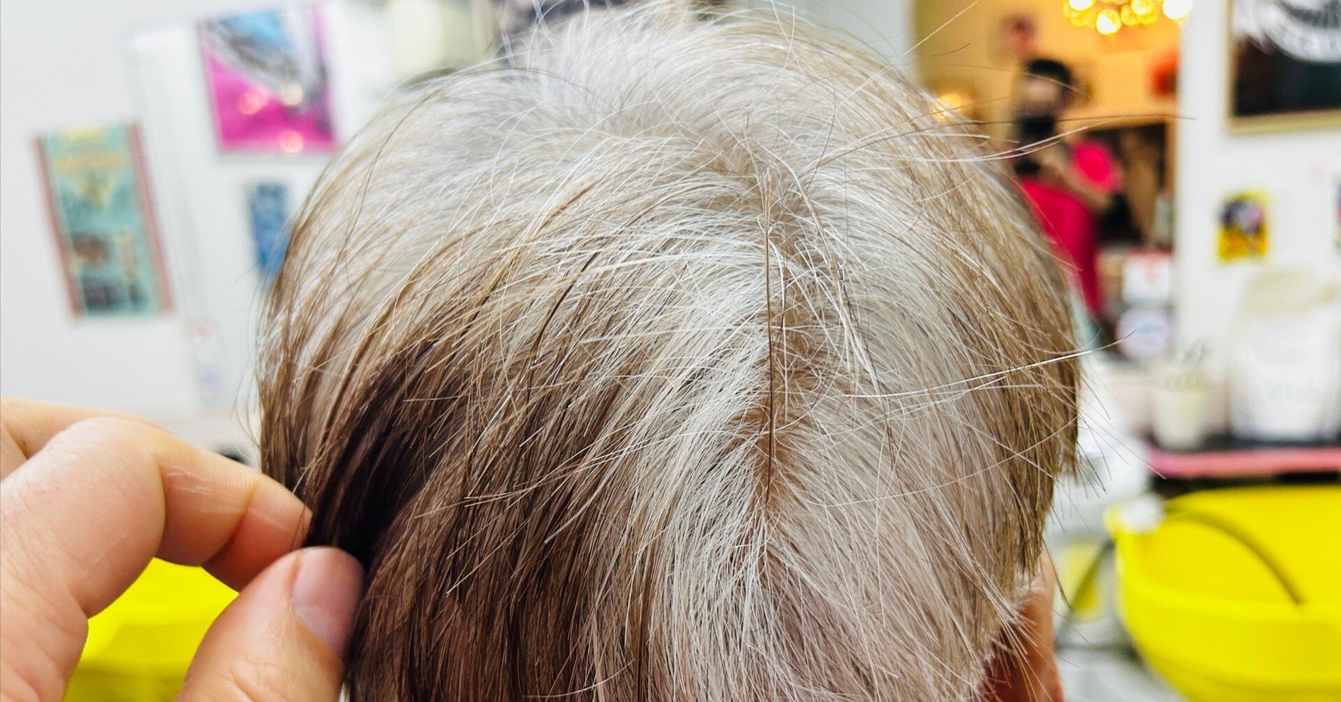 白髪はそのままでもいい。でも、染めると若く見えるということを伝え