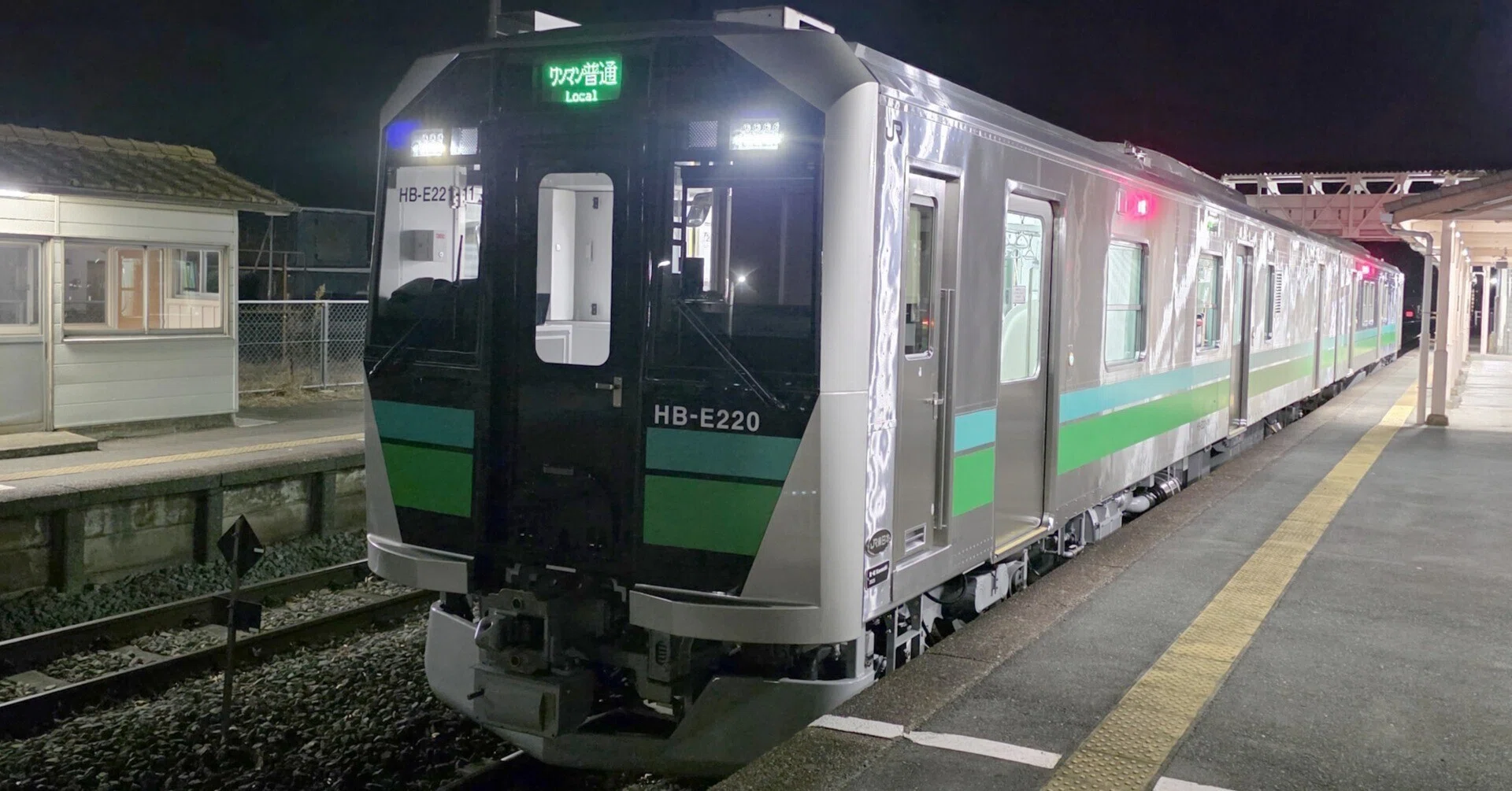 八高線の非電化区間に「発電機付き電車」が投入されました｜せう