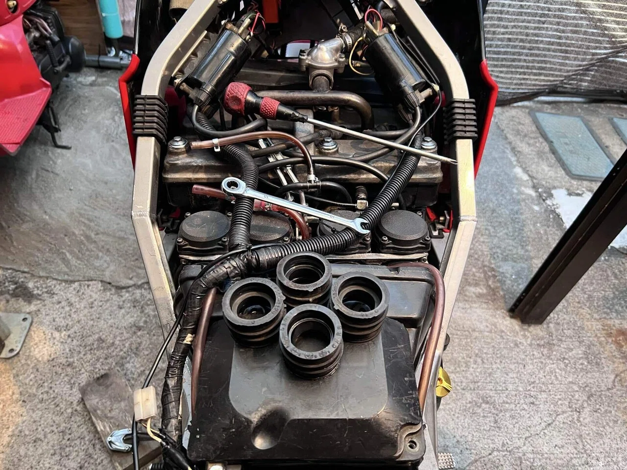 GPZ400R｜インシュレーター交換記録 ― 40年分の役目に感謝｜𝔼𝕞𝕚