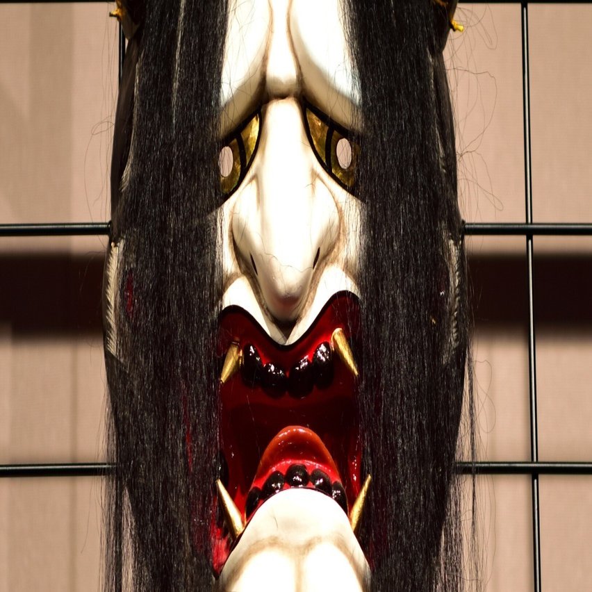 怒りと哀しみのかたち、石見神楽面の深層｜光と風のアルバム