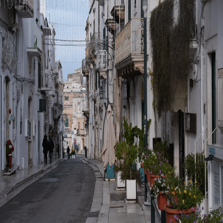 イタリア 要塞都市 白い迷宮 オストゥーニ f8号 油絵 絵画 イタリアの街】プーリア州オストゥーニ；白い迷宮の街 - 天使たちの