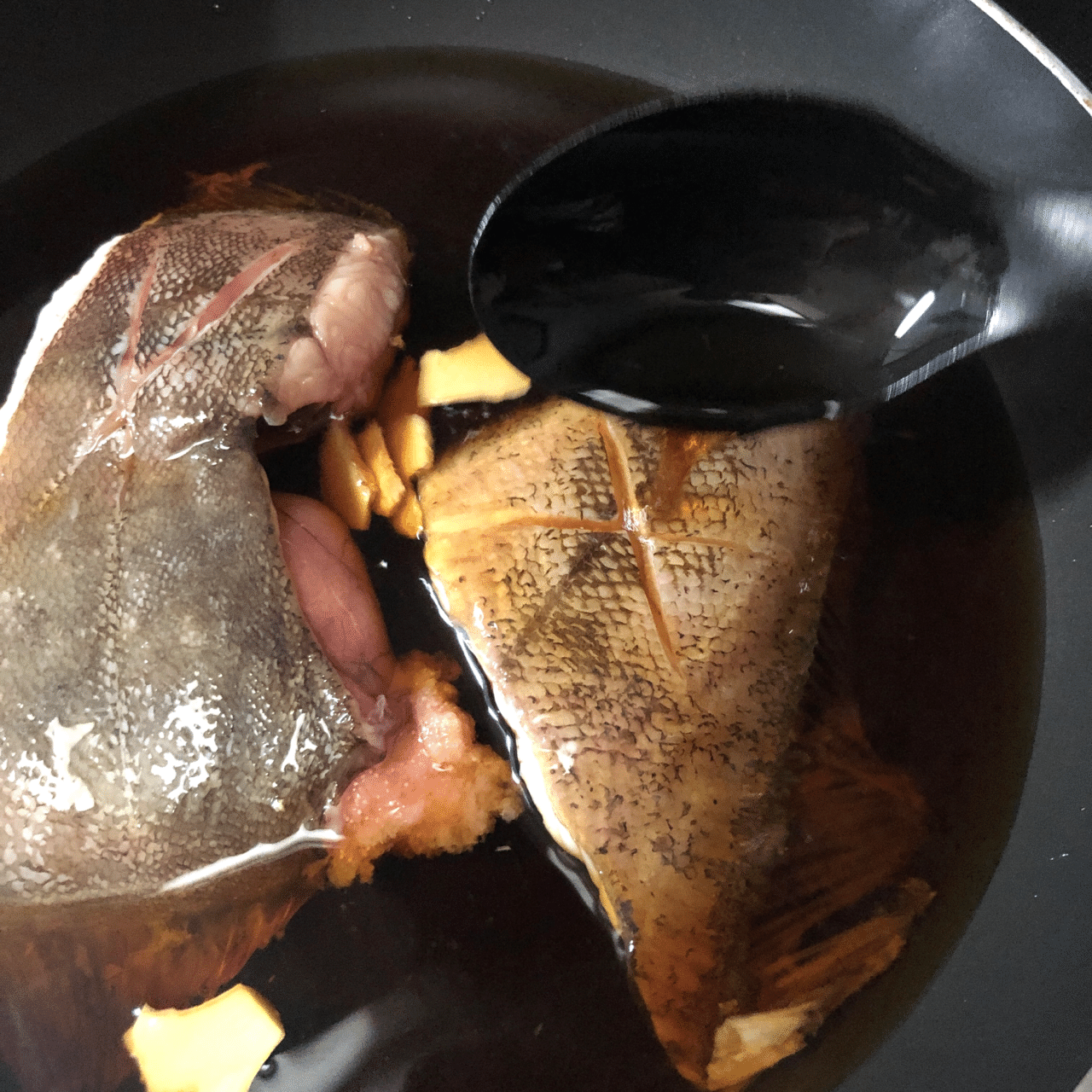 ご家庭で煮魚を美味しく作るコツは「コールドスタート」｜古谷 真知子 