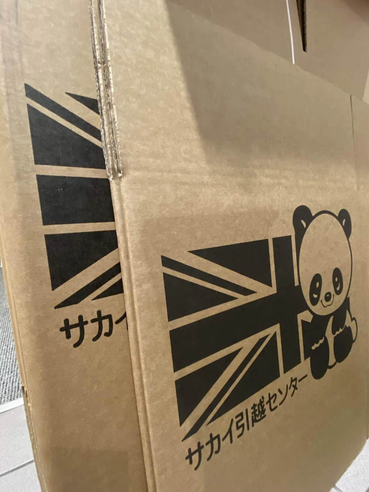 引っ越しトラックがやってきた！無事に旅してね、我が家の荷物