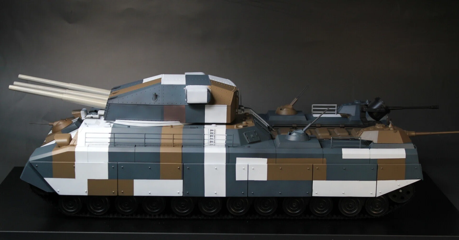 専用　1/144 ラーテ製作 プラモデル】1/72 陸上巡洋艦 P.1000ラーテの製作｜ラロナチョ