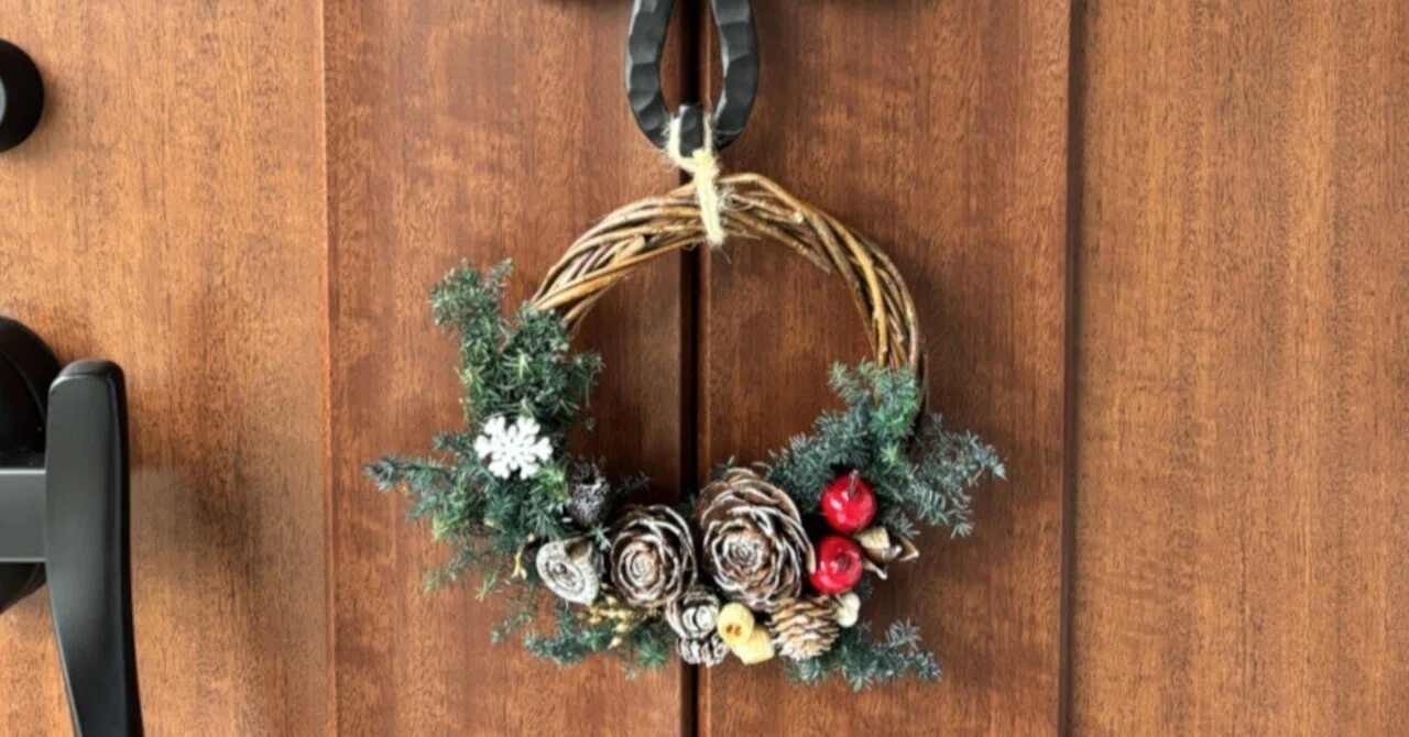 Relocation Diary] A small incident with my Christmas wreath