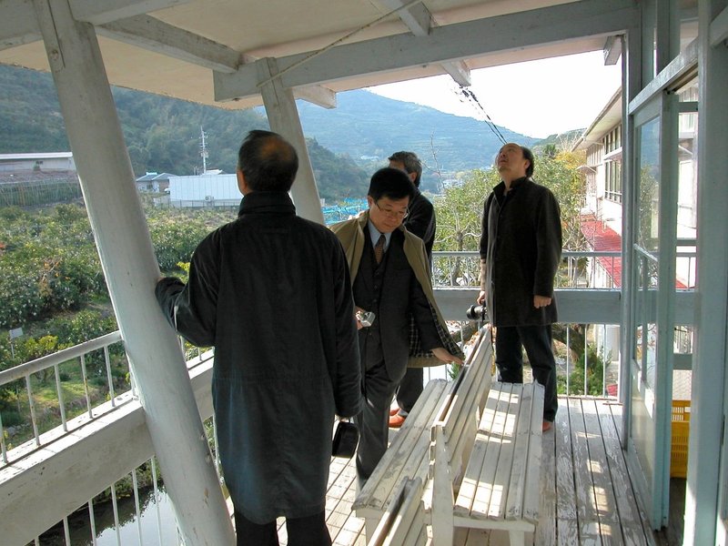 004／右から腰原先生、桐原さん、曲田先生、鈴木先生