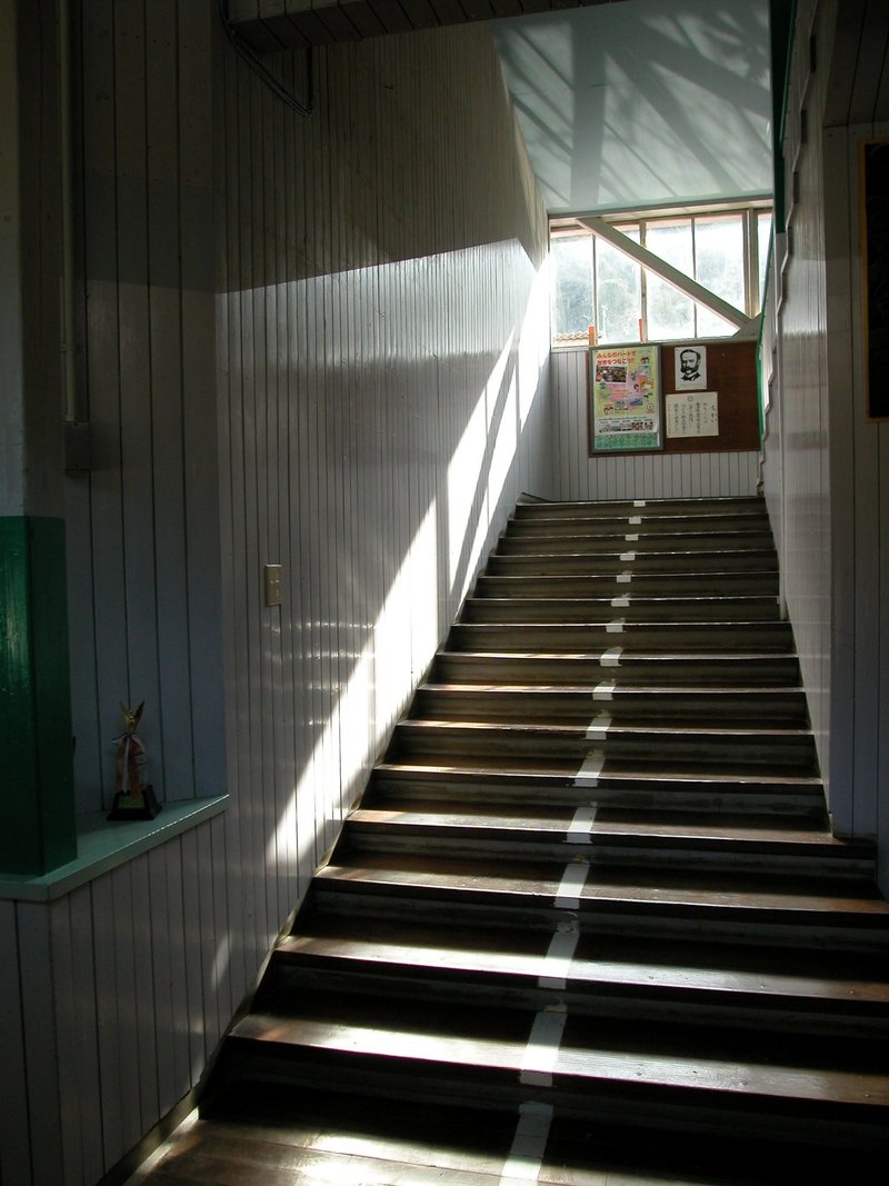 005／中校舎の階段