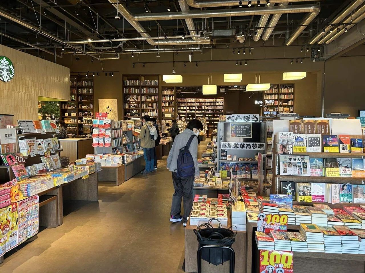 TSUTAYA BOOKSTORE 常総インターチェンジ —「本」だけじゃない、新しい