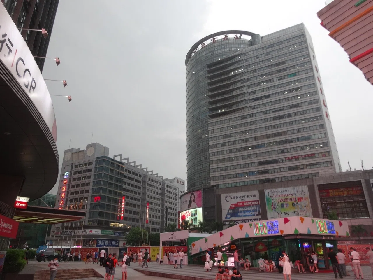 中国深圳の巨大電気街である華強北に出向いてきました｜門田和雄