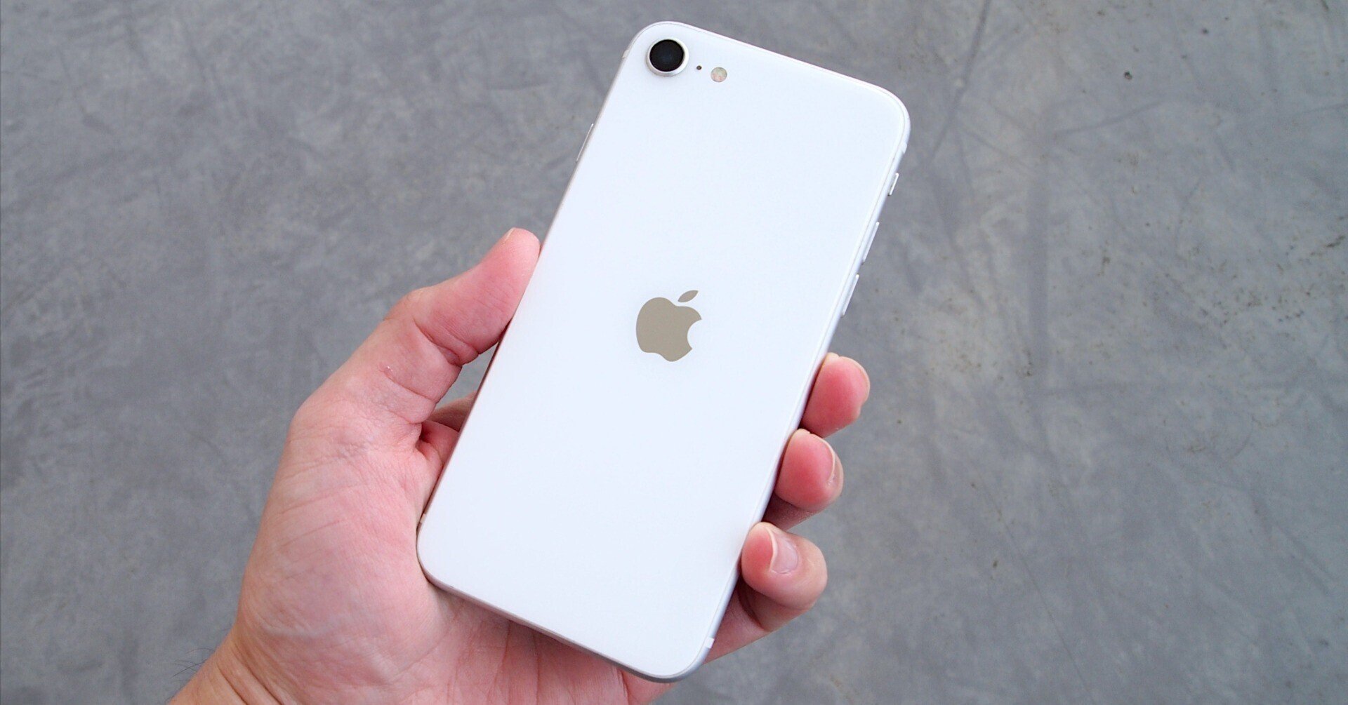 iPhone SE(第2世代)を2026年にレビューする。ホームボタン付きで iPhone SE(第2世代)を2026年にレビューする。ホームボタン付きで
